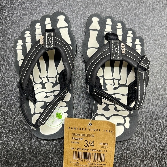 NWT Reef Toddler “Glow in the dark” Skeleton Sandals size 3/4 - Picture 1 of 8